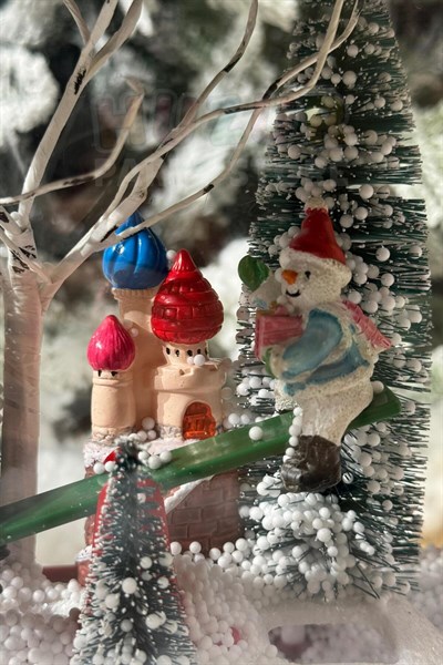 Kar Yağan Hareketli Işıklı Müzikli Fener 40x22 Cm Noel Babalı Kış Temalı Yılbaşı Yeni Yıl Dekor Süsü