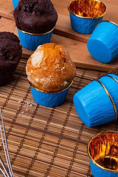 Mavi Parlak Karton 25li Kek Kalıbı Kenarı Gold Kaplama Fırında Dağılmayan 6.5x4 cm Muffin Cupcake