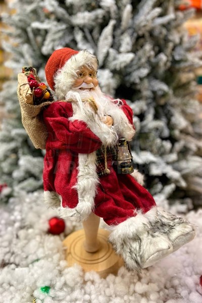 Oturan Noel Baba 45 Cm Kırmızı Kürklü Gaz Lambası Hediye Dolu Torba Detaylı Oturabilen Yılbaşı Dekor