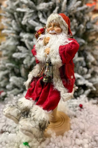 Oturan Noel Baba 45 Cm Kırmızı Kürklü Gaz Lambası Hediye Dolu Torba Detaylı Oturabilen Yılbaşı Dekor
