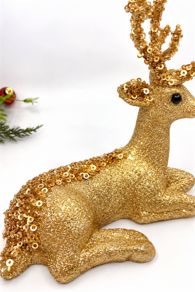 Parlak Gold Renkli Oturan Zarif Geyik Simli 20x20 Cm Sırtı  Pul Detaylı Yeni Yıl Yılbaşı Süsü Dekoru