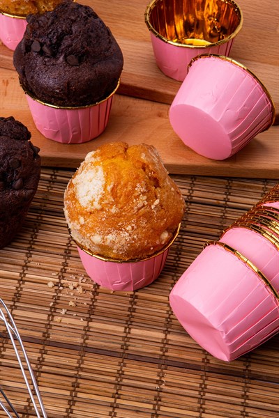 Pembe Parlak Karton 25li Kek Kalıbı Kenarı Gold Kaplama Fırında Dağılmayan 6.5x4 Cm Muffin Cupcake