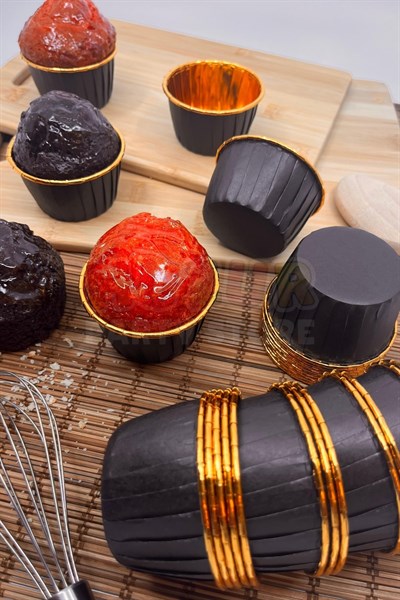 Siyah Parlak Karton 25li Kek Kalıbı Kenarı Içi Gold Kaplama Fırında Dağılmayan 6.5x4 Cm Muffin Kabı