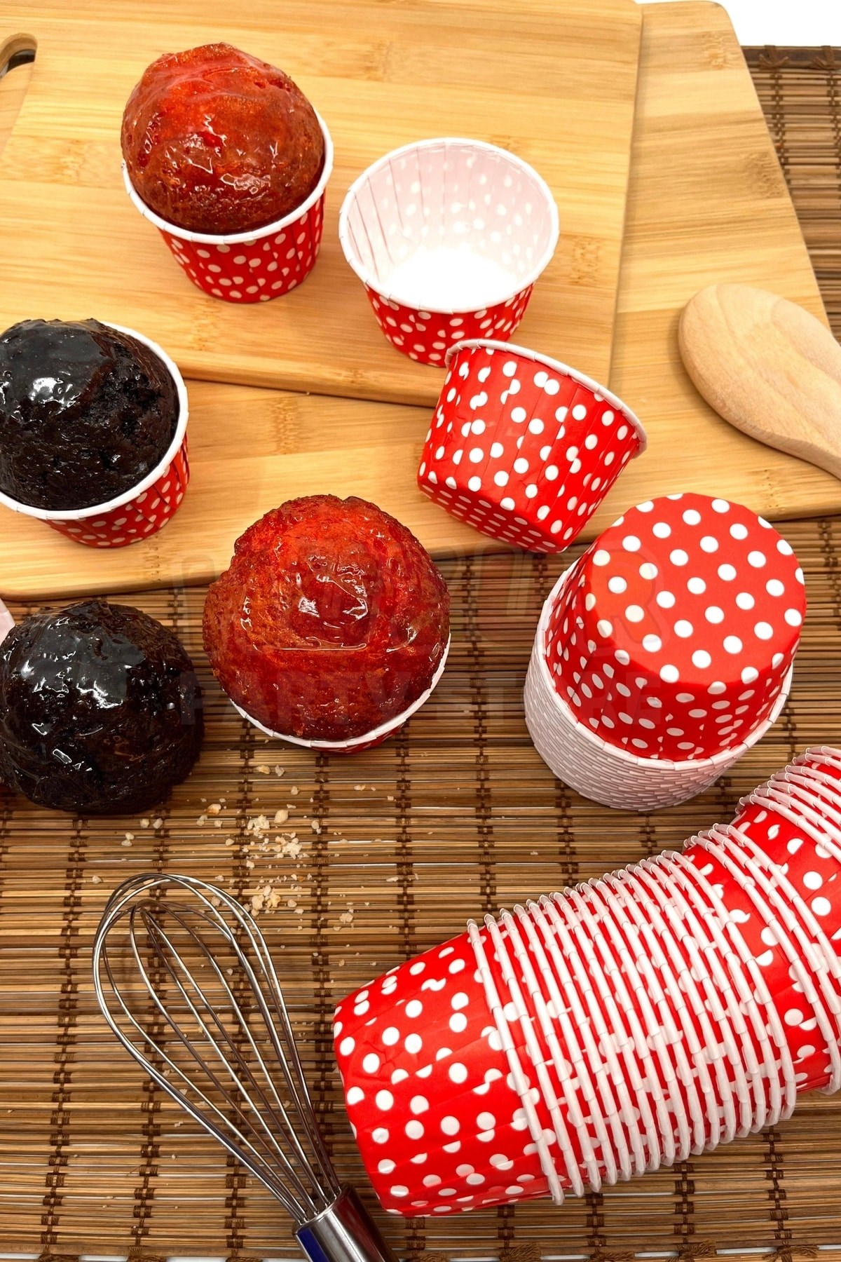 Kırmızı Puantiyeli 50li Kek Kalıbı Fırında Dağılmayan Puanlı 6.5x4 Cm Sert Karton Muffin Cupcake