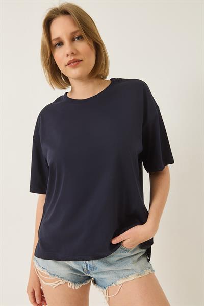 Kadın %100 Organik Pamuk Relaxed Fit Yırtmaçlı Yuvarlak Yakalı T-Shirt 60602047 - Lacivert
