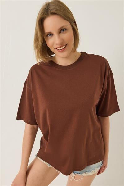Kadın %100 Organik Pamuk Relaxed Fit Yırtmaçlı Yuvarlak Yakalı T-Shirt 60602047 - Kahve
