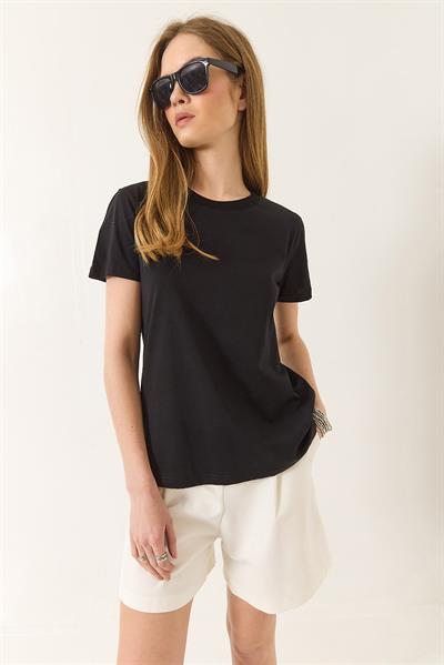 Kadın %100 Organik Pamuklu Comfort Fit Arkası Uzun Basic T-shirt 60602049 - Siyah
