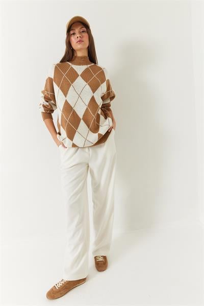 Kadın Baklava Desenli Yarım Balıkçı Yaka Oversize Kalın Triko Kazak 60261376 - Bej-Camel