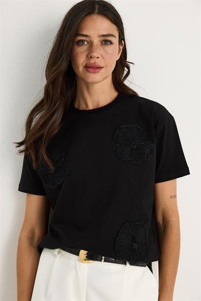 Bisiklet Yaka Çiçek Aksesuarlı Kısa Kollu T-Shirt 60602060 - Siyah