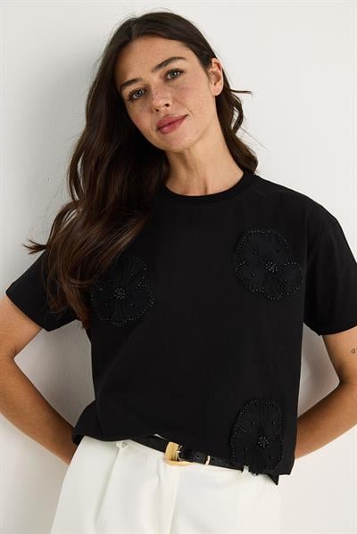 Bisiklet Yaka Çiçek Aksesuarlı Kısa Kollu T-Shirt 60602060 - Siyah