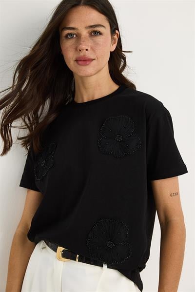 Bisiklet Yaka Çiçek Aksesuarlı Kısa Kollu T-Shirt 60602060 - Siyah