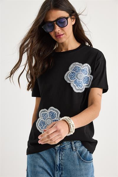Çiçek Taş Aksesuarlı Kısa Kollu Bisiklet Yaka T-Shirt 60602059 - Siyah
