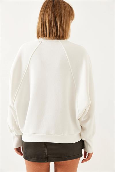 Kadın Bisiklet Yaka Kalp Nakışlı Üç İplik Şardonlu Sweatshirt 60251933 - Beyaz