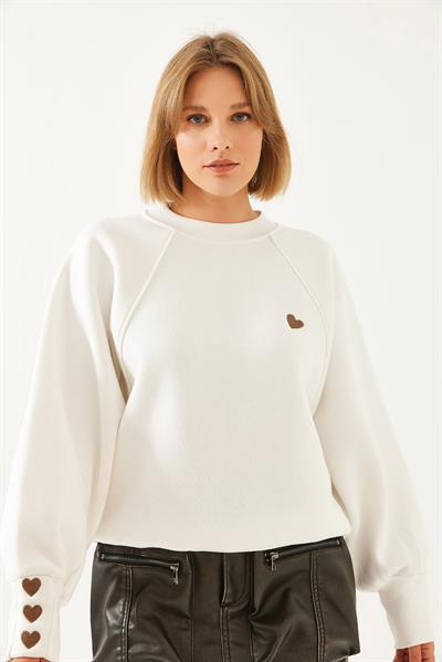 Kadın Bisiklet Yaka Kalp Nakışlı Üç İplik Şardonlu Sweatshirt 60251933 - Beyaz