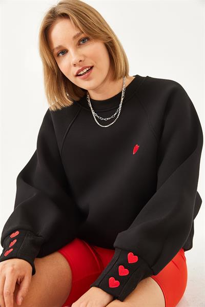 Kadın Bisiklet Yaka Kalp Nakışlı Üç İplik Şardonlu Sweatshirt 60251933 - Siyah