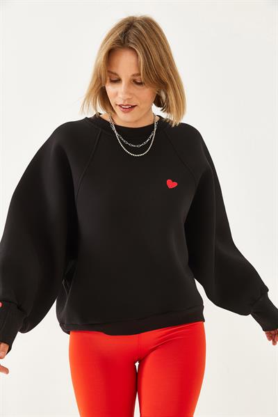 Kadın Bisiklet Yaka Kalp Nakışlı Üç İplik Şardonlu Sweatshirt 60251933 - Siyah