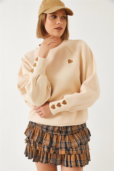 Kadın Bisiklet Yaka Kalp Nakışlı Üç İplik Şardonlu Sweatshirt 60251933 - Bej