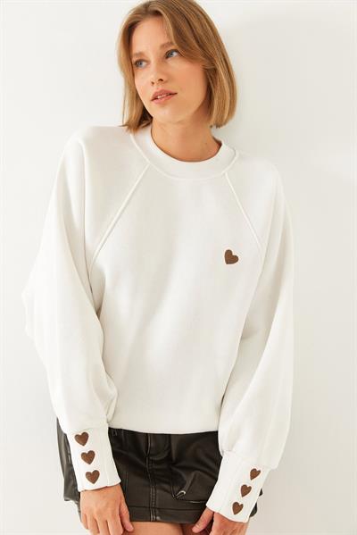 Kadın Bisiklet Yaka Kalp Nakışlı Üç İplik Şardonlu Sweatshirt 60251933 - Beyaz