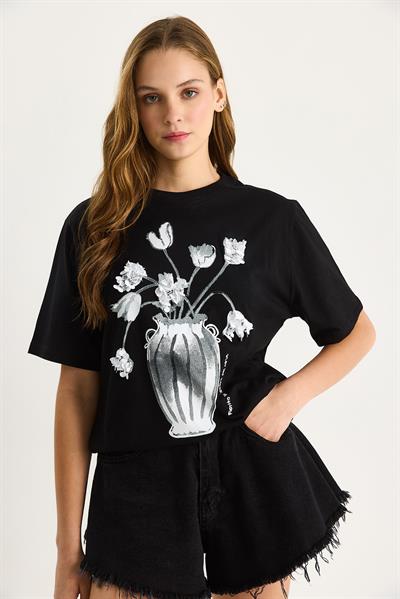 Kadın Bisiklet Yaka Kısa Kollu Çiçek Baskılı Pul Detaylı T-Shirt 60602021 - Siyah