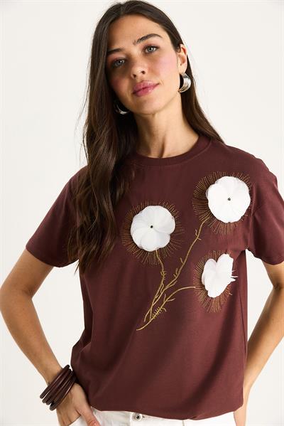 Kadın Bisiklet Yaka Kısa Kollu Nakışlı Kabartma Aksesuarlı T-Shirt 60602024 - Kahve