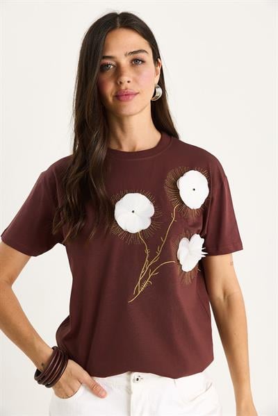 Kadın Bisiklet Yaka Kısa Kollu Nakışlı Kabartma Aksesuarlı T-Shirt 60602024 - Kahve
