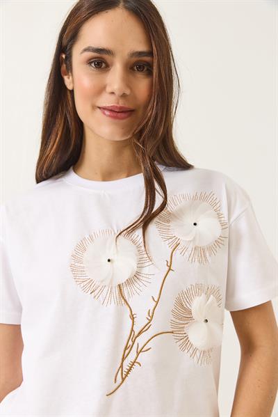 Kadın Bisiklet Yaka Kısa Kollu Nakışlı Kabartma Aksesuarlı T-Shirt 60602024 - Beyaz
