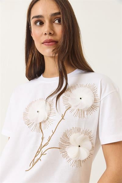 Kadın Bisiklet Yaka Kısa Kollu Nakışlı Kabartma Aksesuarlı T-Shirt 60602024 - Beyaz