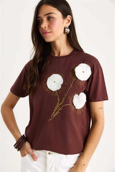 Kadın Bisiklet Yaka Kısa Kollu Nakışlı Kabartma Aksesuarlı T-Shirt 60602024 - Kahve