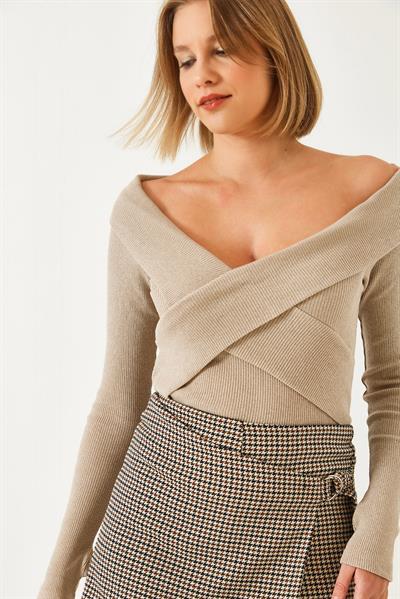 Kadın Çapraz Bantlı Parmak Geçirmeli Madonna Yaka Bluz 60261056 - Vizon