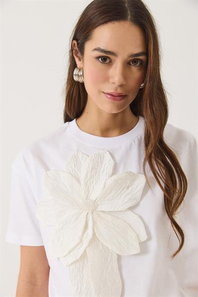 Kadın Çiçek Aksesuarlı Kısa Kollu Pamuklu T-Shirt 60602040 - Beyaz