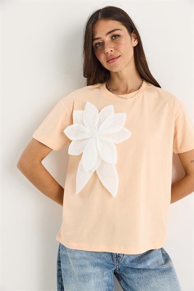 Kadın Çiçek Aksesuarlı Kısa Kollu Pamuklu T-Shirt 60602040 - Yavru Ağzı