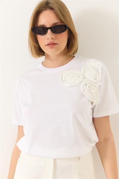 Kadın Çiçek Aksesuarlı Regular Bisiklet Yaka T-Shirt 60602030 - Beyaz
