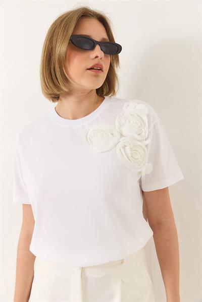 Kadın Çiçek Aksesuarlı Regular Bisiklet Yaka T-Shirt 60602030 - Beyaz