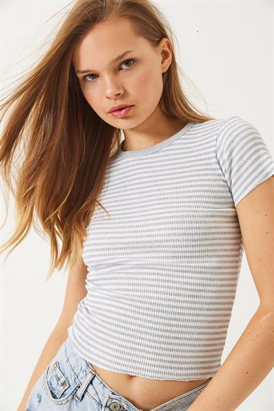 Kadın Çizgili Fitilli Kaşkorse Basic T-Shirt 60261475 - Gri-Beyaz