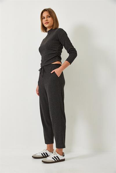 Kadın Crop Bluz ve Beli Lastikli Pantolonlu Alt Üst Takım 60261363 - Füme