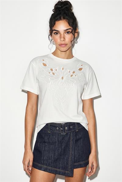 Kadın %100 Pamuk Ajur Detaylı Nakışlı Regular Basic T-Shirt ÖT261102 60286303 - Beyaz