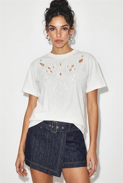 Kadın %100 Pamuk Ajur Detaylı Nakışlı Regular Basic T-Shirt ÖT261102 60286303 - Beyaz