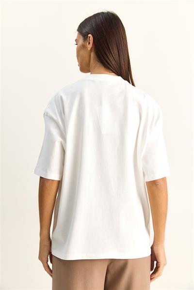 Kadın %100 Pamuk Bisiklet Yaka Kadife Fiyonk Baskılı Oversize T-Shirt ÖT261034 60286083 - Beyaz-Bej