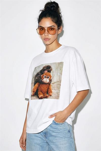 Kadın %100 Pamuk Bisiklet Yaka Maymun Punch Baskılı Oversize T-Shirt ÖT261035 60286081 - Beyaz