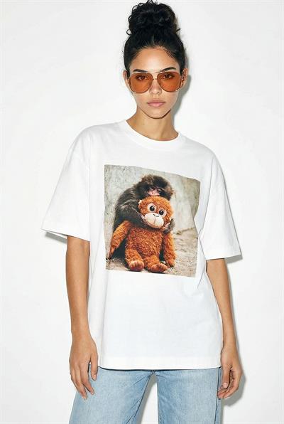 Kadın %100 Pamuk Bisiklet Yaka Maymun Punch Baskılı Oversize T-Shirt ÖT261035 60286081 - Beyaz