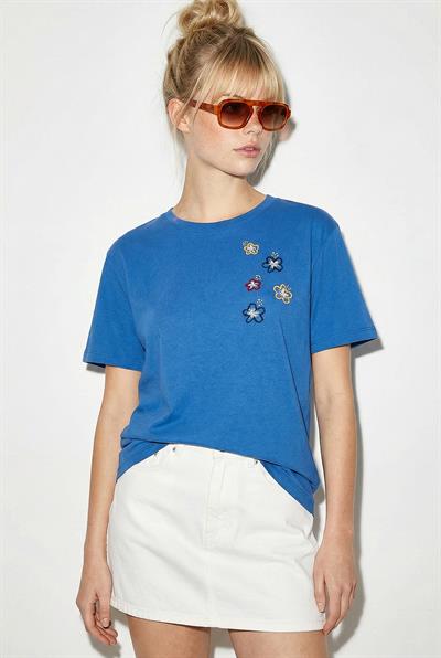 Kadın %100 Pamuk El İşi Çiçek Nakış Detaylı Premium Tasarım T-Shirt 1005 60282050 - Gök Mavisi