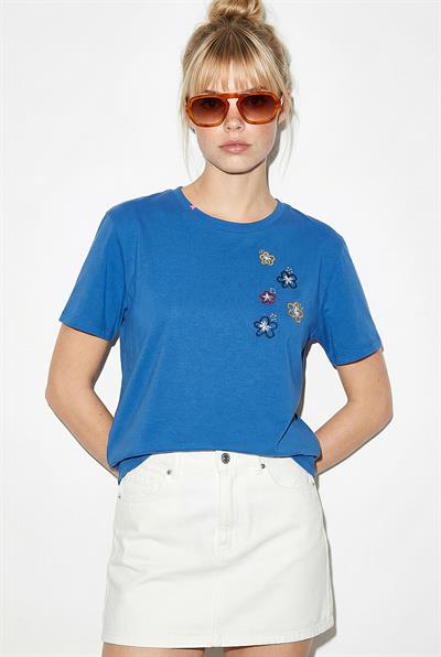 Kadın %100 Pamuk El İşi Çiçek Nakış Detaylı Premium Tasarım T-Shirt 1005 60282050 - Gök Mavisi