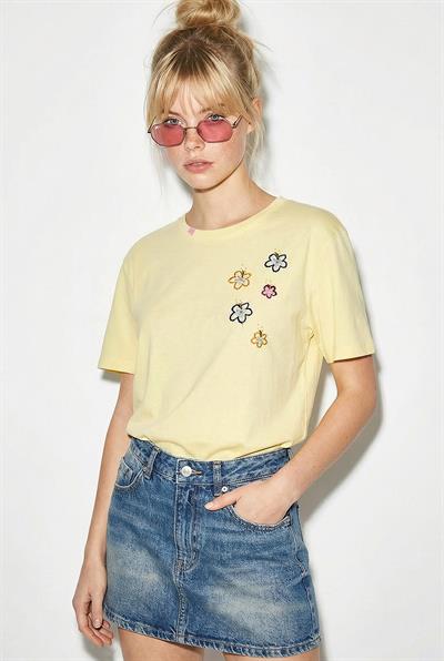 Kadın %100 Pamuk El İşi Çiçek Nakış Detaylı Premium Tasarım T-Shirt 1005 60282050 - Tereyağ
