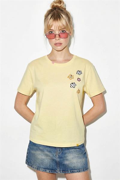 Kadın %100 Pamuk El İşi Çiçek Nakış Detaylı Premium Tasarım T-Shirt 1005 60282050 - Tereyağ