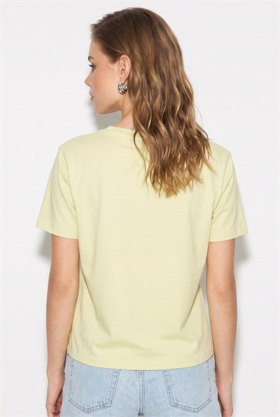 Kadın %100 Pamuk V Yaka Regular Fit T-Shirt 60382621 - Açık Sarı