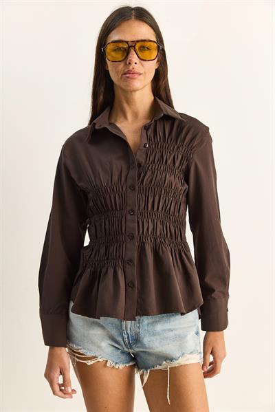 Kadın Asimetrik Büzgü Detaylı Lastikli Bel Formlu Düğmeli Poplin Gömlek 0998 60286161 - Acı Kahve