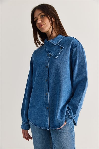 Kadın Asimetrik Yaka Düğmeli Oversize Denim Gömlek 2706 60286618 - Açık Mavi