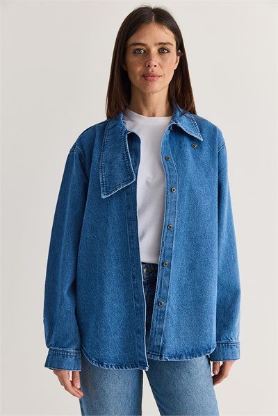 Kadın Asimetrik Yaka Düğmeli Oversize Denim Gömlek 2706 60286618 - Açık Mavi