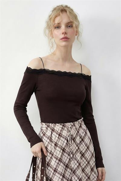 Kadın Askılı Dantel Detaylı Madonna Yaka Bluz 1064 60286037 - Acı Kahve