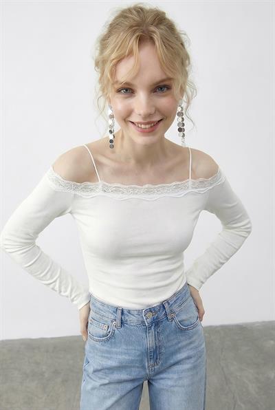 Kadın Askılı Dantel Detaylı Madonna Yaka Bluz 1064 60286037 - Beyaz